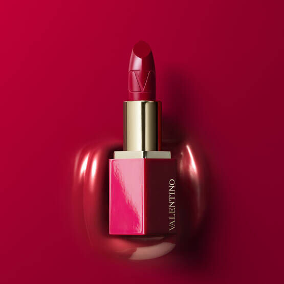 Discover Go Clutch + Minirosso Lipstick | Valentino Beauty